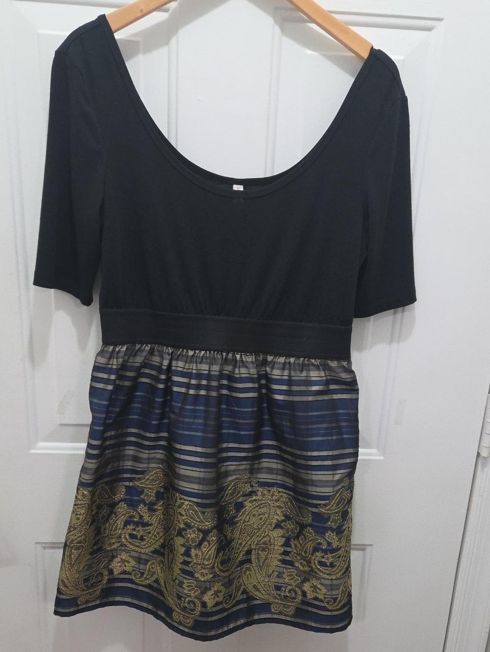Like New Xhilaration Black, Gold and Navy Patterned Waist-Detail Dress XL